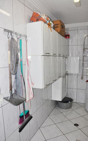 Casa à venda com 250m², 3 quartos e 5 vagas Casa à venda com 250m², 3 quartos e 5 vagasÁrea de Serviço