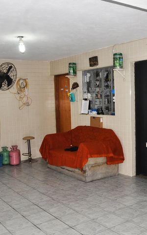 Casa à venda com 250m², 3 quartos e 5 vagas Casa à venda com 250m², 3 quartos e 5 vagasDetalhe - Garagem