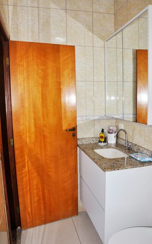 Casa à venda com 250m², 3 quartos e 5 vagas Casa à venda com 250m², 3 quartos e 5 vagasBanheiro/Suíte