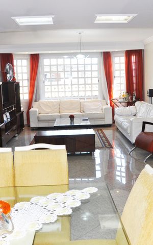 Casa à venda com 250m², 3 quartos e 5 vagas Casa à venda com 250m², 3 quartos e 5 vagasSala de Jantar
