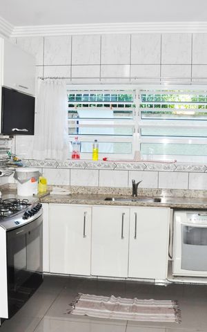 Casa à venda com 250m², 3 quartos e 5 vagas Casa à venda com 250m², 3 quartos e 5 vagasCozinha