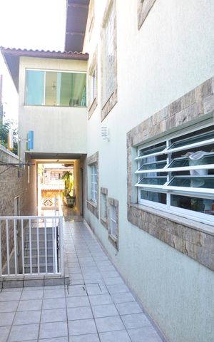 Casa à venda com 250m², 3 quartos e 5 vagas Casa à venda com 250m², 3 quartos e 5 vagasQuintal