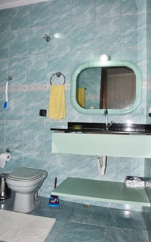 Casa à venda com 250m², 3 quartos e 5 vagas Casa à venda com 250m², 3 quartos e 5 vagasBanheiro/Suíte 2