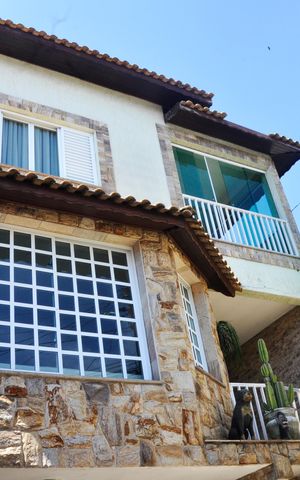 Casa à venda com 250m², 3 quartos e 5 vagas Casa à venda com 250m², 3 quartos e 5 vagasGaragem