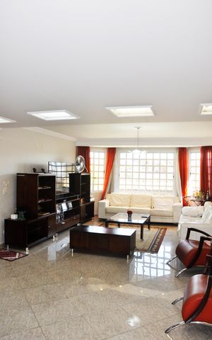 Casa à venda com 250m², 3 quartos e 5 vagas Casa à venda com 250m², 3 quartos e 5 vagasSala