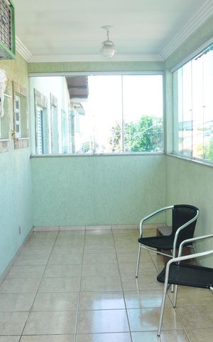 Casa à venda com 250m², 3 quartos e 5 vagas Casa à venda com 250m², 3 quartos e 5 vagasvaranda
