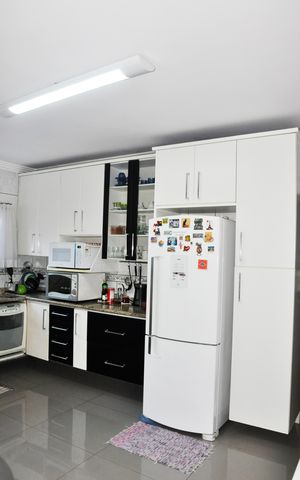 Casa à venda com 250m², 3 quartos e 5 vagas Casa à venda com 250m², 3 quartos e 5 vagasCozinha