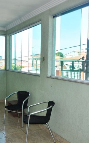 Casa à venda com 250m², 3 quartos e 5 vagas Casa à venda com 250m², 3 quartos e 5 vagasDetalhe - Varanda