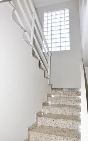Casa à venda com 250m², 3 quartos e 5 vagas Casa à venda com 250m², 3 quartos e 5 vagasEscada Quartos