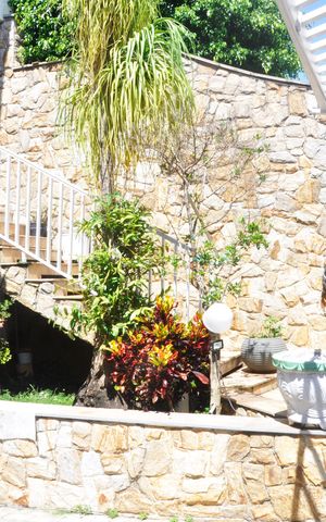 Casa à venda com 250m², 3 quartos e 5 vagas Casa à venda com 250m², 3 quartos e 5 vagasGaragem