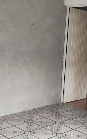 Casa à venda com 180m², 2 quartos e 2 vagas Casa à venda com 180m², 2 quartos e 2 vagasSala