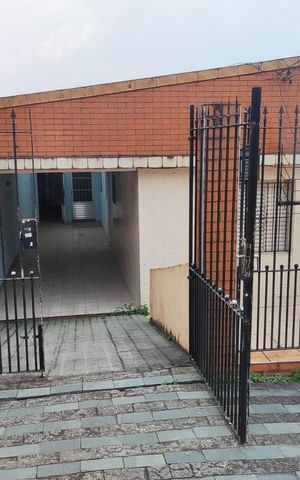 Casa à venda com 180m², 2 quartos e 2 vagas Casa à venda com 180m², 2 quartos e 2 vagasFachada