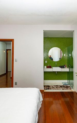 Casa à venda com 516m², 4 quartos e 4 vagas Casa à venda com 516m², 4 quartos e 4 vagasSuíte 3