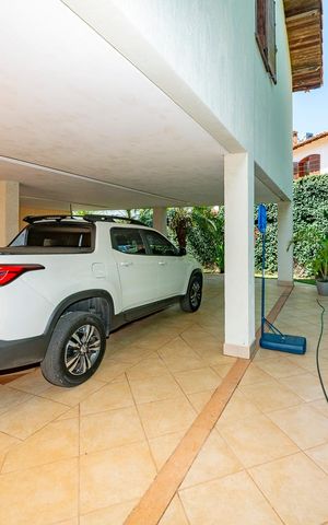 Casa à venda com 516m², 4 quartos e 4 vagas Casa à venda com 516m², 4 quartos e 4 vagasGaragem