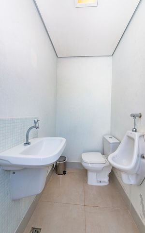 Casa à venda com 516m², 4 quartos e 4 vagas Casa à venda com 516m², 4 quartos e 4 vagasLavabo 1