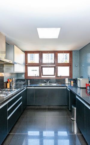 Casa à venda com 516m², 4 quartos e 4 vagas Casa à venda com 516m², 4 quartos e 4 vagasCozinha
