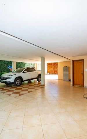 Casa à venda com 516m², 4 quartos e 4 vagas Casa à venda com 516m², 4 quartos e 4 vagasGaragem