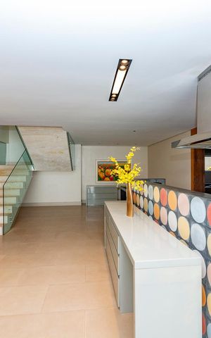Casa à venda com 516m², 4 quartos e 4 vagas Casa à venda com 516m², 4 quartos e 4 vagasSala 1