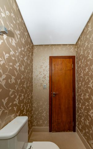 Casa à venda com 516m², 4 quartos e 4 vagas Casa à venda com 516m², 4 quartos e 4 vagasLavabo 2