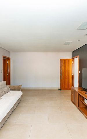 Casa à venda com 516m², 4 quartos e 4 vagas Casa à venda com 516m², 4 quartos e 4 vagasSala 5