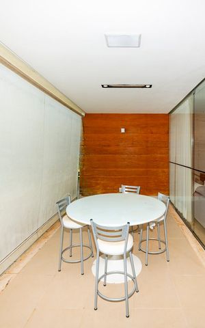 Casa à venda com 516m², 4 quartos e 4 vagas Casa à venda com 516m², 4 quartos e 4 vagasVaranda