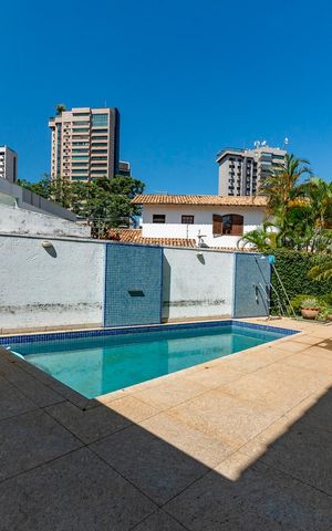 Casa à venda com 516m², 4 quartos e 4 vagas Casa à venda com 516m², 4 quartos e 4 vagasPiscina