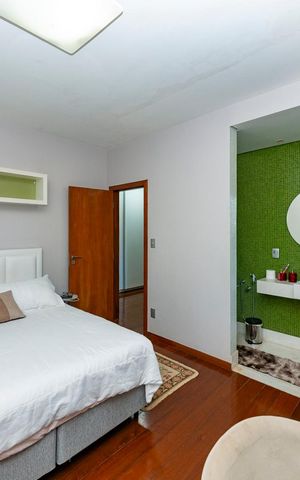 Casa à venda com 516m², 4 quartos e 4 vagas Casa à venda com 516m², 4 quartos e 4 vagasSuíte 3