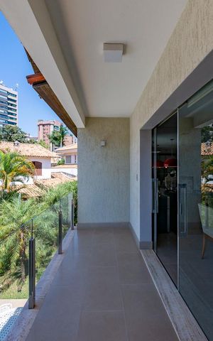 Casa à venda com 516m², 4 quartos e 4 vagas Casa à venda com 516m², 4 quartos e 4 vagasVaranda 2