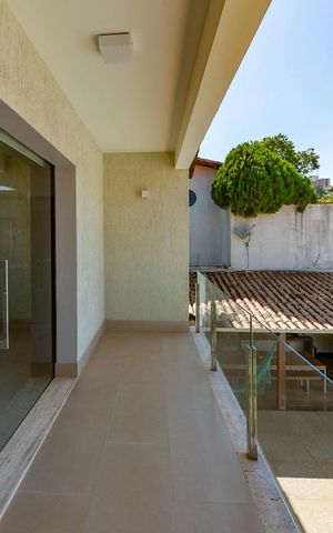Casa à venda com 516m², 4 quartos e 4 vagas Casa à venda com 516m², 4 quartos e 4 vagasVaranda 2