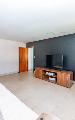 Casa à venda com 516m², 4 quartos e 4 vagas Casa à venda com 516m², 4 quartos e 4 vagasSala 5