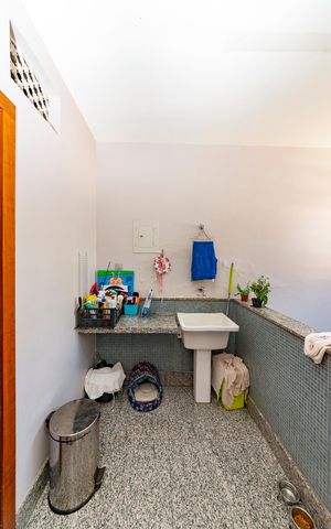 Casa à venda com 516m², 4 quartos e 4 vagas Casa à venda com 516m², 4 quartos e 4 vagasÁrea de Serviço