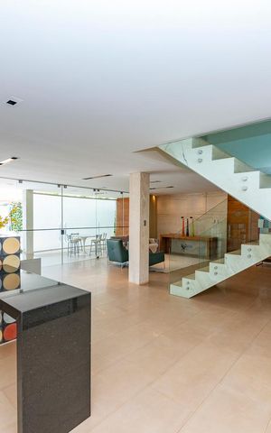 Casa à venda com 516m², 4 quartos e 4 vagas Casa à venda com 516m², 4 quartos e 4 vagasSala 1