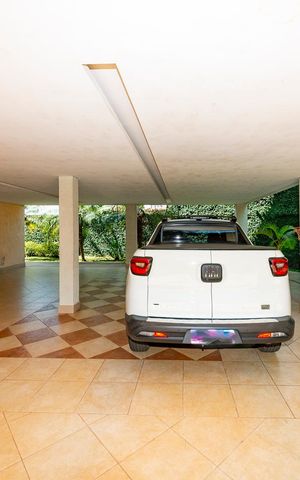 Casa à venda com 516m², 4 quartos e 4 vagas Casa à venda com 516m², 4 quartos e 4 vagasGaragem