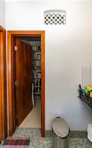 Casa à venda com 516m², 4 quartos e 4 vagas Casa à venda com 516m², 4 quartos e 4 vagasÁrea de Serviço