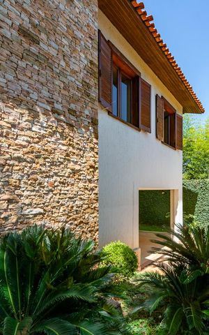 Casa à venda com 516m², 4 quartos e 4 vagas Casa à venda com 516m², 4 quartos e 4 vagasJardim