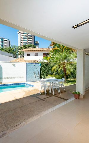 Casa à venda com 516m², 4 quartos e 4 vagas Casa à venda com 516m², 4 quartos e 4 vagasVaranda