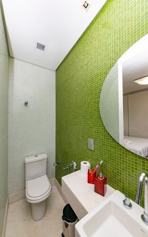 Casa à venda com 516m², 4 quartos e 4 vagas Casa à venda com 516m², 4 quartos e 4 vagasBanheiro da Suíte 3