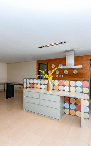 Casa à venda com 516m², 4 quartos e 4 vagas Casa à venda com 516m², 4 quartos e 4 vagasSala 1