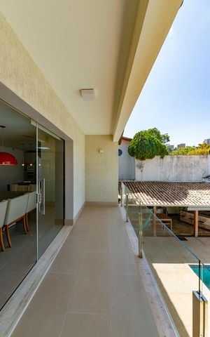 Casa à venda com 516m², 4 quartos e 4 vagas Casa à venda com 516m², 4 quartos e 4 vagasVaranda 2