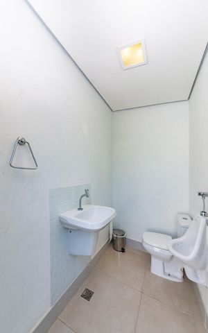 Casa à venda com 516m², 4 quartos e 4 vagas Casa à venda com 516m², 4 quartos e 4 vagasLavabo 1