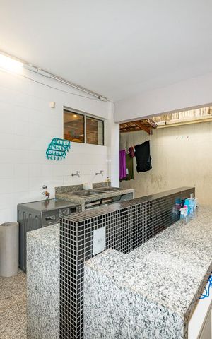 Casa à venda com 516m², 4 quartos e 4 vagas Casa à venda com 516m², 4 quartos e 4 vagasÁrea de Serviço