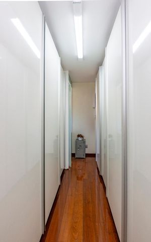 Casa à venda com 516m², 4 quartos e 4 vagas Casa à venda com 516m², 4 quartos e 4 vagasCloset da suíte 1