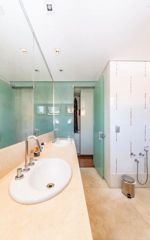 Casa à venda com 516m², 4 quartos e 4 vagas Casa à venda com 516m², 4 quartos e 4 vagasBanheiro da Suíte 1