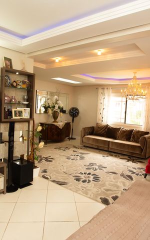 Casa à venda com 200m², 3 quartos e 2 vagas Casa à venda com 200m², 3 quartos e 2 vagasSala