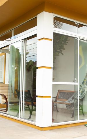 Casa à venda com 200m², 3 quartos e 2 vagas Casa à venda com 200m², 3 quartos e 2 vagasFrente da casa