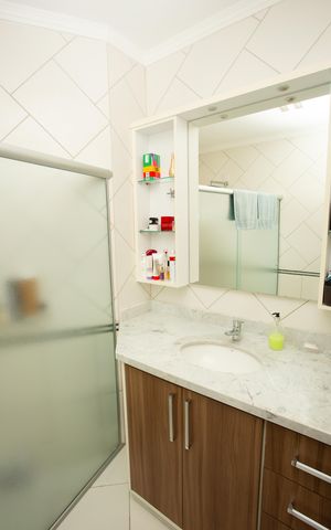 Casa à venda com 200m², 3 quartos e 2 vagas Casa à venda com 200m², 3 quartos e 2 vagasBanheiro da Suíte