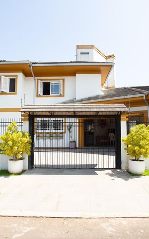 Casa à venda com 200m², 3 quartos e 2 vagas Casa à venda com 200m², 3 quartos e 2 vagasFachada da casa