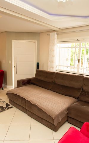 Casa à venda com 200m², 3 quartos e 2 vagas Casa à venda com 200m², 3 quartos e 2 vagasSala