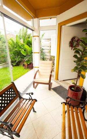 Casa à venda com 200m², 3 quartos e 2 vagas Casa à venda com 200m², 3 quartos e 2 vagasVaranda da Sala