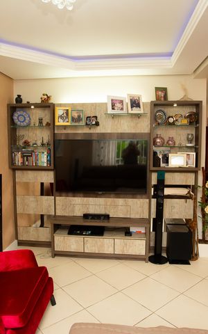 Casa à venda com 200m², 3 quartos e 2 vagas Casa à venda com 200m², 3 quartos e 2 vagasSala